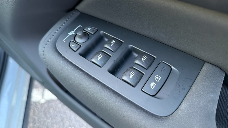 Volvo XC60 2.0 B5P Plus Dark 5dr AWD Geartronic Petrol Estate